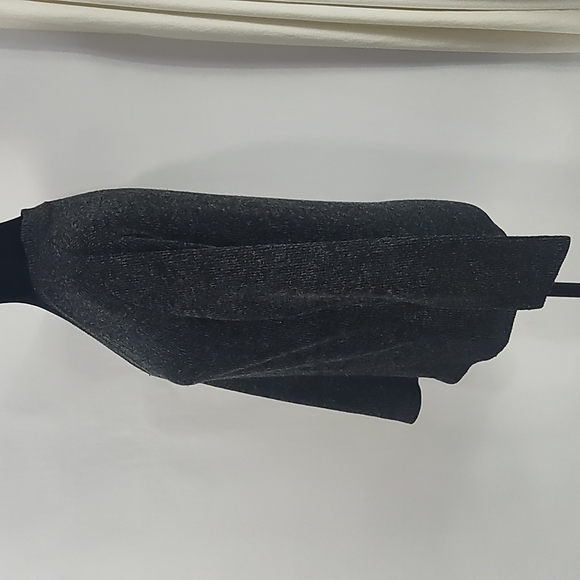 Zara Basic Ribbed V-Neck Sweater - Picture 7 of 9